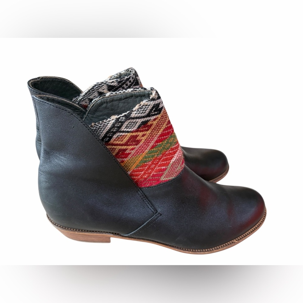 Artisans Int handmade leather hupil ankle boots size 38